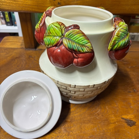 Vintage made in Japan Apple basket ceramic kitchen canister / cookie jar - Picture 4 of 9